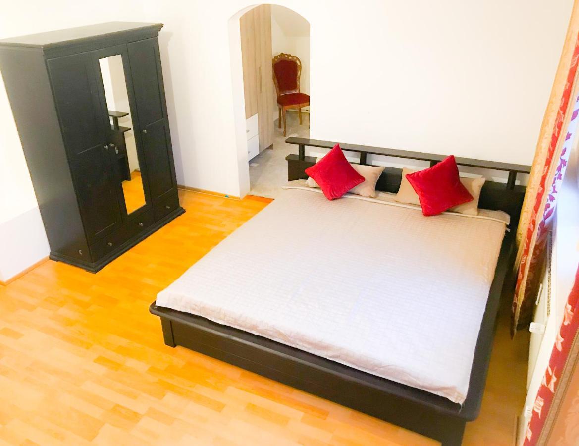"Casa20200" 2 X Apartments Je 150Qm Fuer Business, Familien, Gruppen, Handwerker 15Min Von Berlin, Erdbeerhof, Outlet B5, 5Min Vom See Falkensee !! 2 Apartment Each 150Qm For Business , Families 15Min From Berlin!! Екстериор снимка