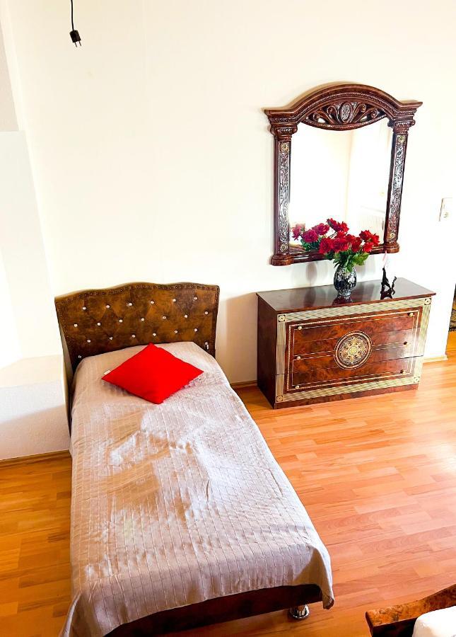"Casa20200" 2 X Apartments Je 150Qm Fuer Business, Familien, Gruppen, Handwerker 15Min Von Berlin, Erdbeerhof, Outlet B5, 5Min Vom See Falkensee !! 2 Apartment Each 150Qm For Business , Families 15Min From Berlin!! Екстериор снимка